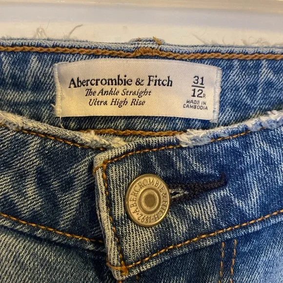 Abercrombie & Fitch The Ankle Straight Ultra High Rise Curve Love Jean 31/12R - Picture 2 of 5